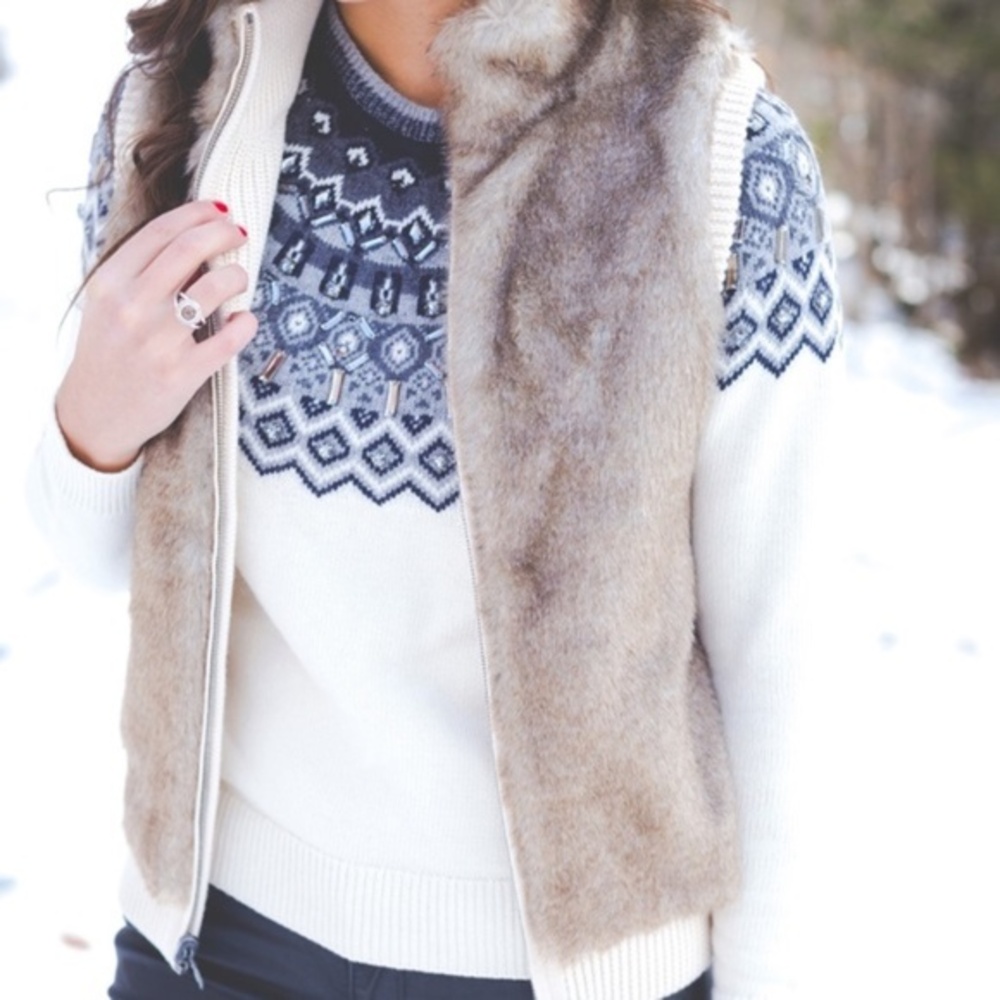 Ann Taylor Faux Fur Vest Brown Reversible Beige knit Sweater Zip Up NWOT